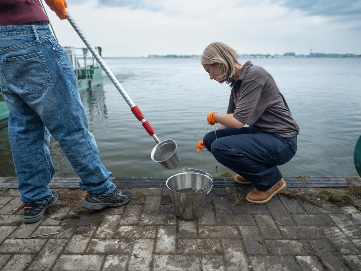 Studenten werken samen aan een praktijkproject